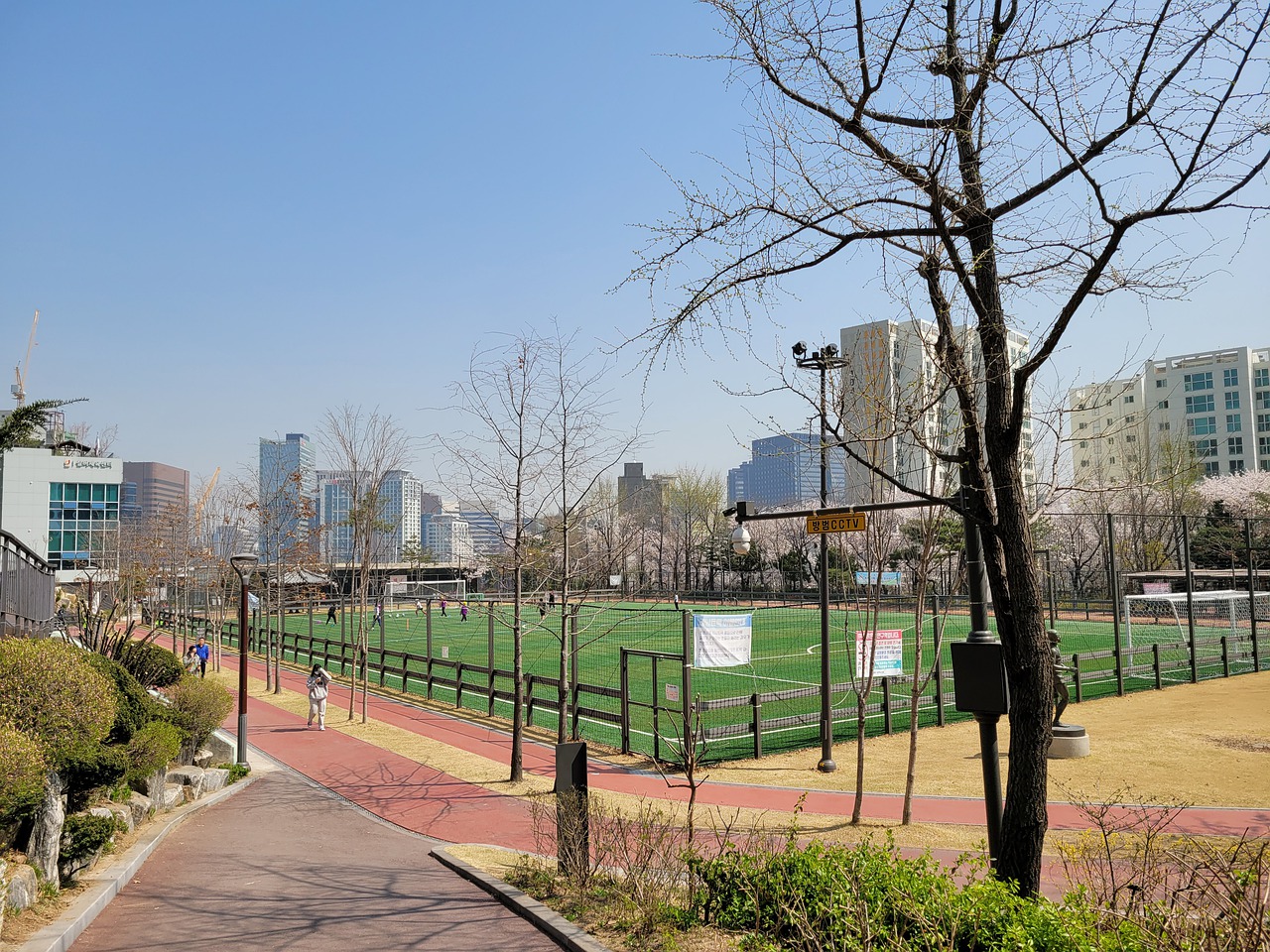 间的对垒 间的对垒